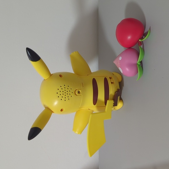 Pokémon Train and Play Deluxe Pikachu - 4.5-Inch Pikachu Figure with sou… - Picture 5 of 8